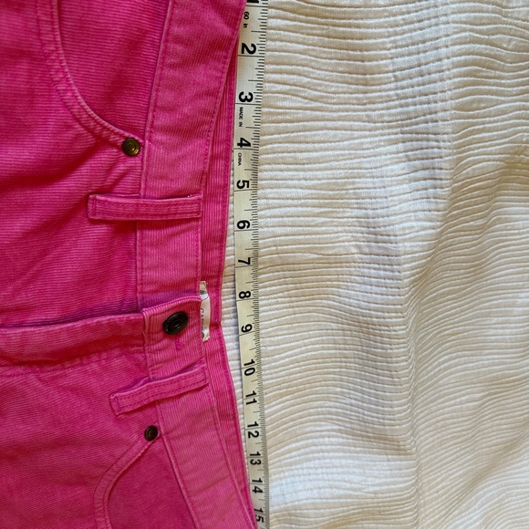 Carve design women short. - Picture 3 of 16